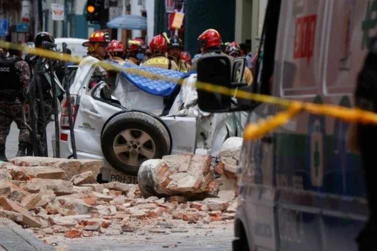 Ekvador'daki depremde ölü ve yaralılar var