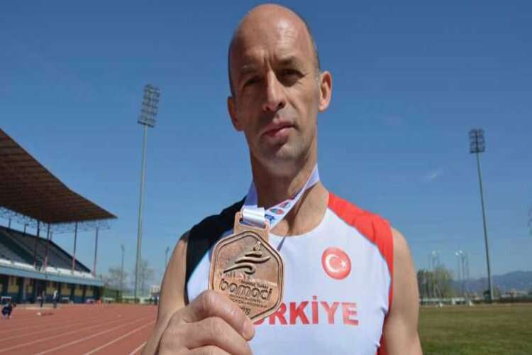 Emniyet Müdürü atletizmde Türkiye'nin gururu oldu  