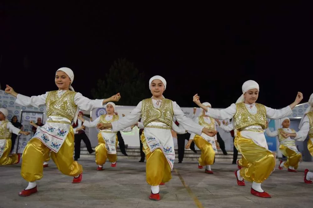 Erguvan Halk Oyunları kursu ile yöresel kültürler Yıldırım'da yaşatılıyor