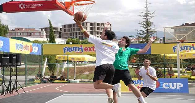 Frutti Extra Cup 3x3 sokak basketbolu turnuvasının şampiyonları belli oldu