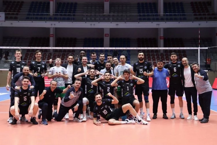 Bursa Büyükşehir Belediyespor İzmir’de Arkas Spor ile karşılaştı