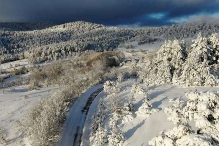 Karla kaplanan köylerde mest eden kış güzelliği