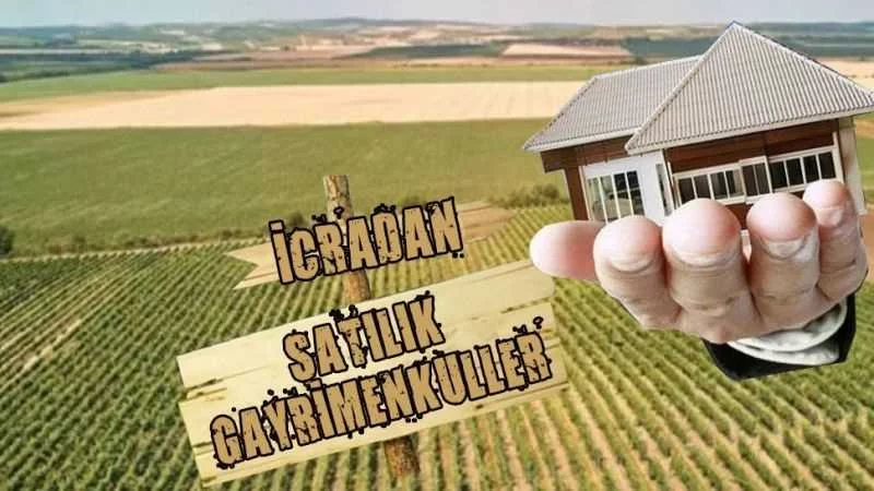 Kastamonu Araç'ta iki katlı ahşap ev, samanlık ve tarlası mahkemeden satılıktır