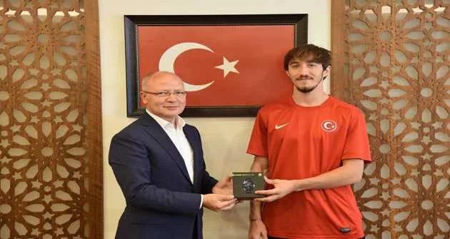 Madalyalı atletten Gürkan’a ziyaret
