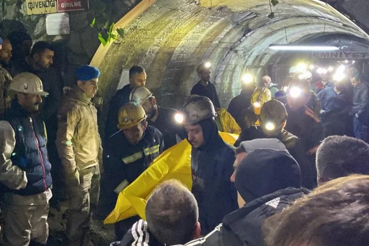 Madendeki göçükte kalan işçinin cansız bedeni 5 saat sonra çıkartıldı