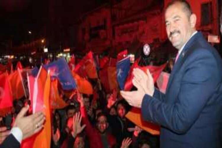 Orhaneli Belediye Başkan Adayı Ali Aykurt zaferini kutladı 