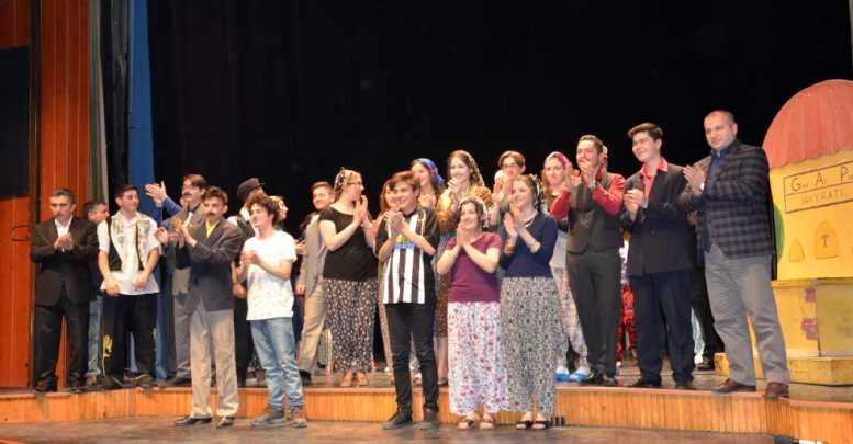 Osmangazi Belediyesi Tiyatrocuları Seyirciyle Buluştu