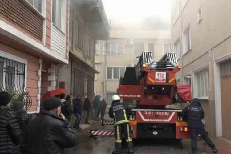 Osmangazi'de çıkan yangın, mahalleliyi sokağa döktü