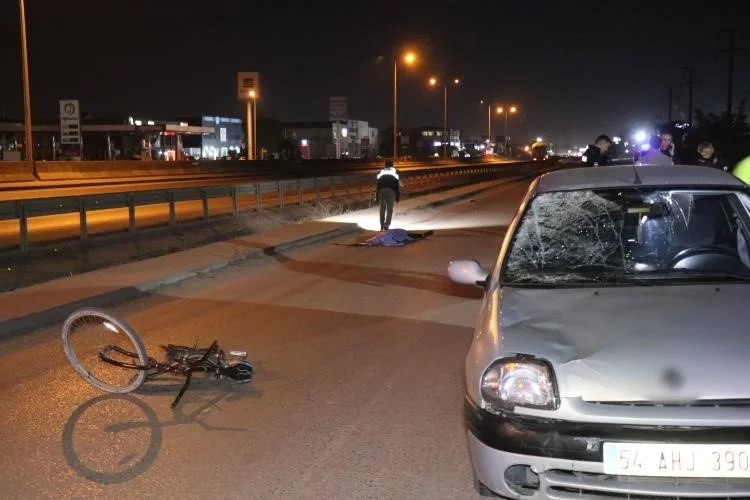 Otomobil ile çarpışan bisiklet sürücüsü hayatını kaybetti