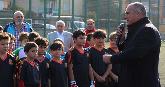Özgür Aksoy, futbol turnuvası ile anılıyor