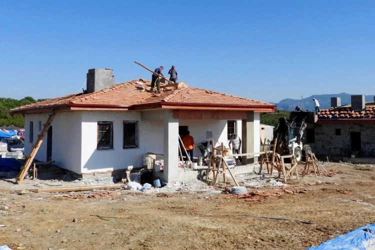 Samandağ'da köy evlerinin yapımına başlandı