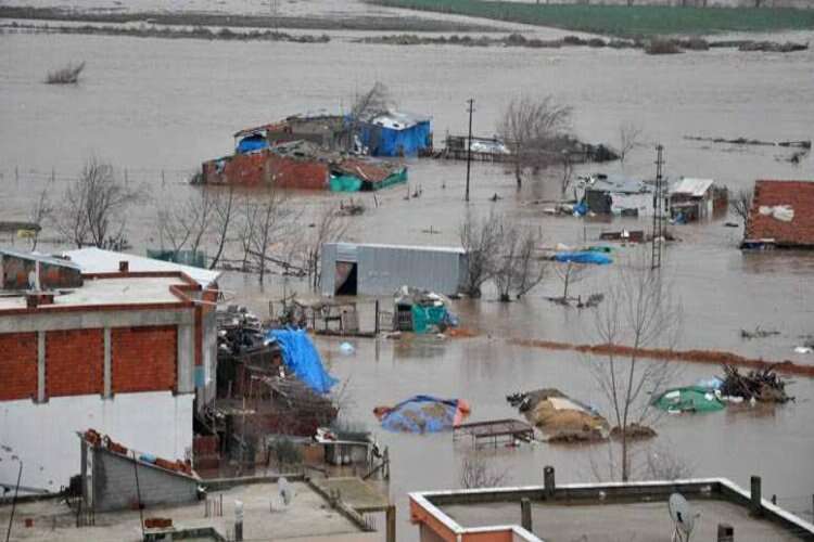 Sel suları Bursa'da durma noktasına getirdi