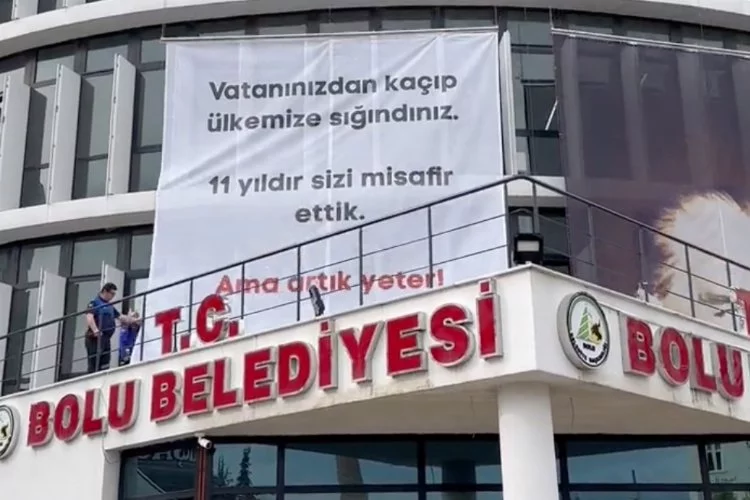Tanju Özcan'ın afişi şikayetler sonucu kaldırıldı