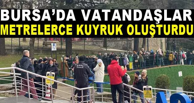 Tatili Uludağ'da geçirmek isteyen vatandaşlar, teleferikte metrelerce kuyruk oluşturdu
