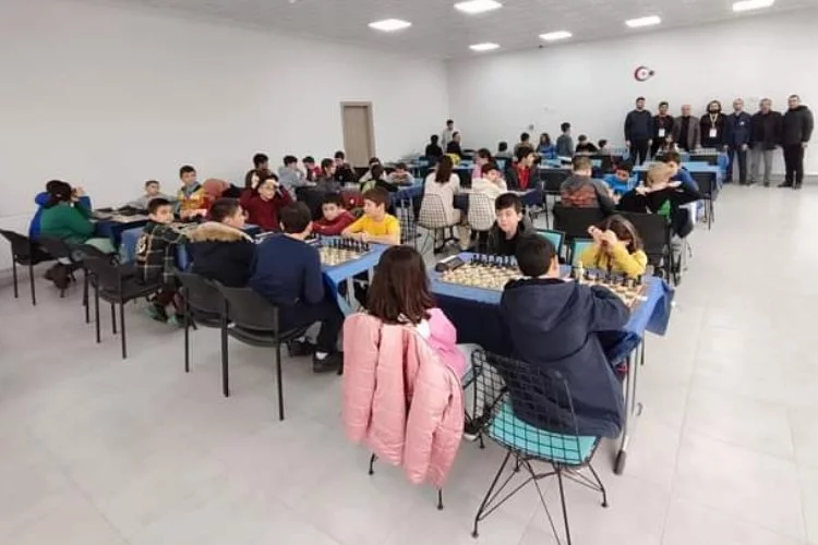 Satranç turnuvası yoğun ilgi gördü