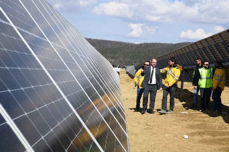 Türkiye’nin en büyük GES projesi elektrik üretmeye başladı