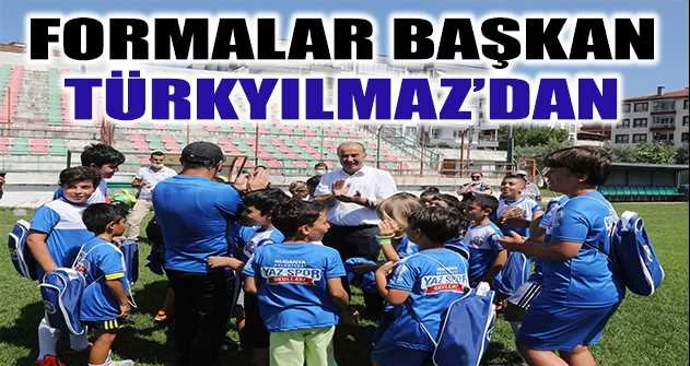 Yaz Spor Okulu’nda formalar Başkan Türkyılmaz’dan