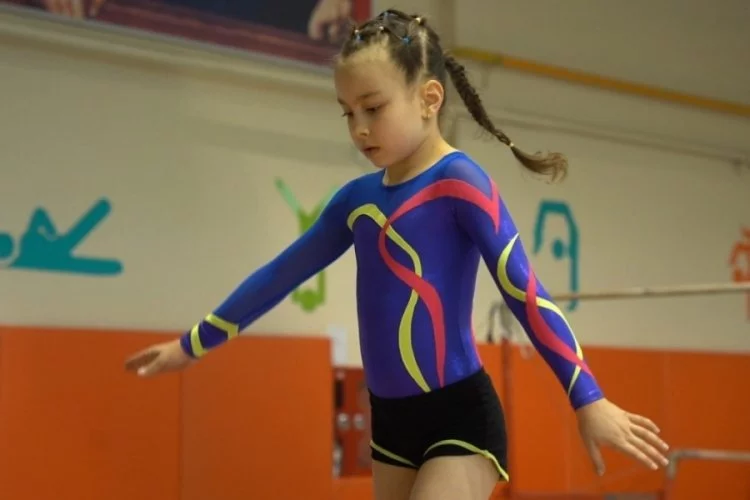Yıldırım Belediyesi sporcusu Elvan İlarslan cimnastik eğitimi alıyor