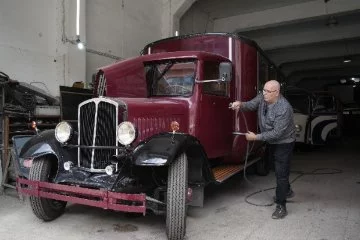 Yıllardır hurdadaydı, 1938 model otobüsün son hali göz kamaştırdı